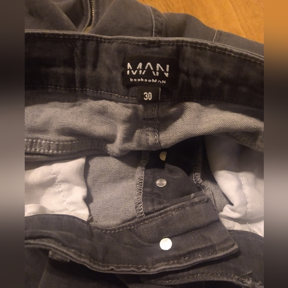 Fashion Nova Skinny Grey Button Up ,size 30, zipper bottoms - Picture 5 of 5